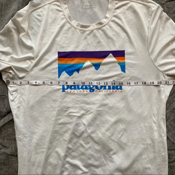 Patagonia Men’s M Capilene Long-sleeved Logo T-shirt - Picture 3 of 5